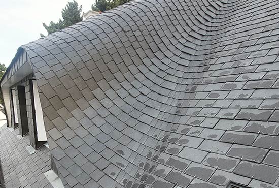 Photo d'une toiture en ardoise